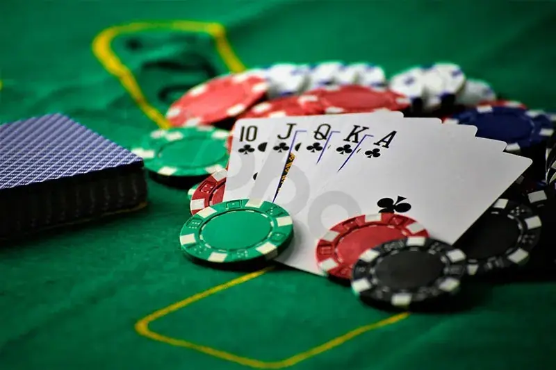 Boomerang poker